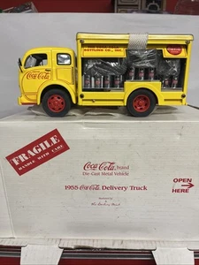 Danbury Mint 1/24 Scale DMCC1955 - 1955 White Coca-Cola Truck - Yellow - Picture 1 of 8