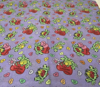 Sweet Tarts Valentine лягушки конфеты сердца фиолетовый хлопок ткани 1 ярд x 45» ширина - Изображение 1 из 4