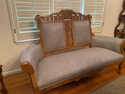 Antiguo sofá de dos plazas Westlake Foto 1 de 3