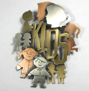 Vintage signierte K&T Metall KINDER Kinder Bildung Thema Pin Brosche - Bild 1 von 3
