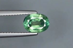 Natural Sapphire bicolour bluish green, 2.32 cts, AIG certificate - Picture 1 of 4