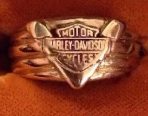 Anillo Harley Davidson para hombre oro amarillo 10k de Stamper talla 13 V doble - Imagen 1 de 8