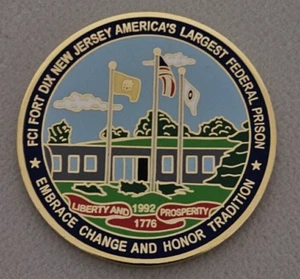 Federal Bureau of Prisons, FCI Fort Dix, NJ, "Größtes Fed-Gefängnis" Challenge Coin - Bild 1 von 2