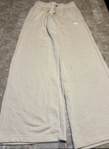 Nike Jogginghose Damen XS Beige Flare Kordelzug Sweatpants Standard Fit - Bild 1 von 9