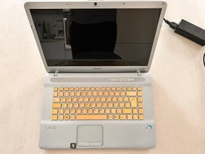 Notebook Sony Vaio VGN Pentium Dual Core T4300 – 4GB RAM, 300GB HDD - Foto 1 di 8