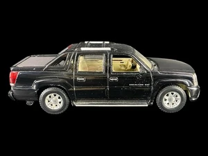 WELLY 1/24 Scale Black 2002 Cadillac Escalade EXT - Picture 1 of 7