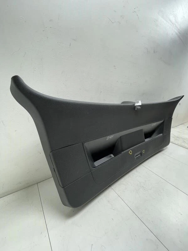 PANEL DE MOLDURA PUERTA LEVADIZA INFERIOR TRASERA VOLKSWAGEN GOLF 2012 DE FÁBRICA Foto 1 de 4