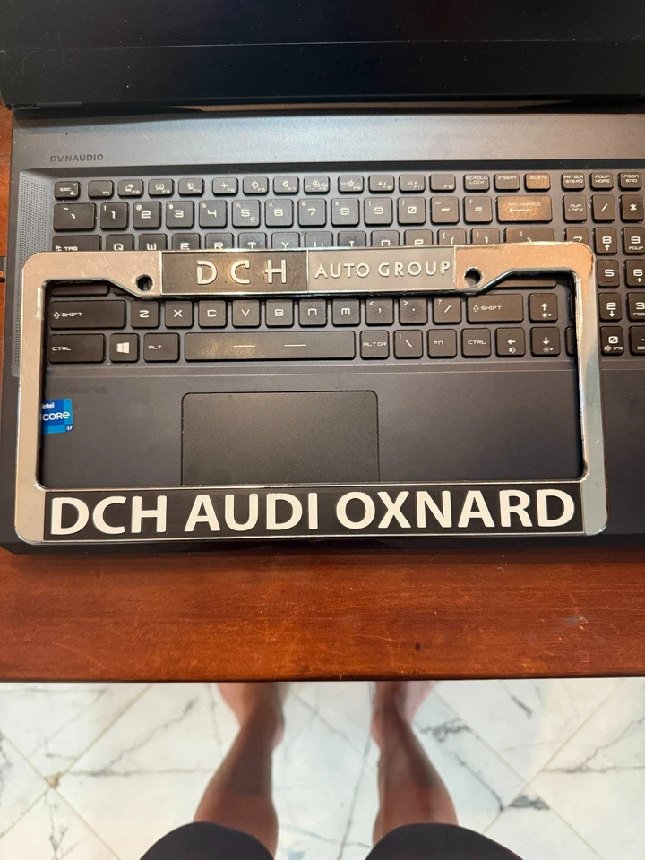 РАМКА НОМЕРНОГО ЗНАКА ПЛАСТИКОВАЯ DCH АВТО ГРУППА AUDI OXNARD CA - Изображение 1 из 2
