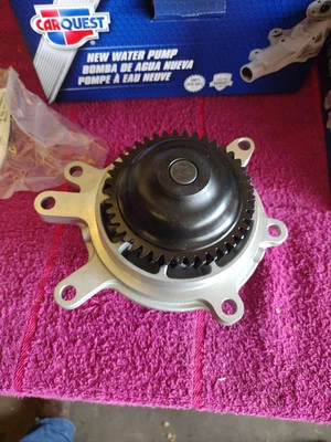 Bomba de agua motor CARQUEST T2249. Kodiak C4500 Us0063, ud63 2003-05 Foto 1 de 4