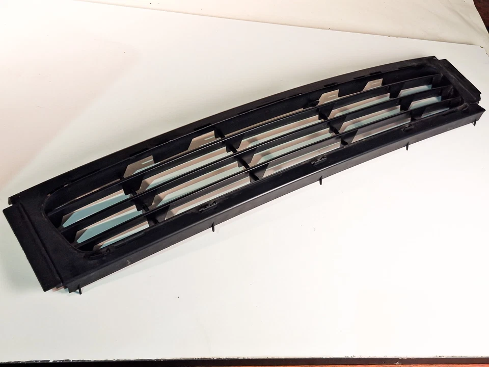 Parrilla central parachoques delantero Porsche Cayenne S 2003-2010 7L5 807 683 OEM Foto 1 de 4