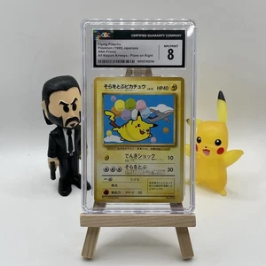 Avión Pikachu volador CGC 8 a la derecha #25 025 Pokemon 1998 ANA promoción japonesa - Imagen 1 de 2