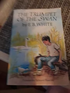 The Trumpet of the Swan - Paperback By E. B. White - GOOD - Imagen 1 de 7