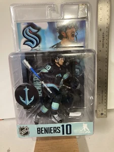 Matty Beniers 10 NHL Legacy Series Figur 6MIP - Bild 1 von 8