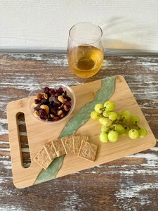 Tabla de cortar de madera de río de resina perla verde como nueva tabla de charcutería con mango - Imagen 1 de 7