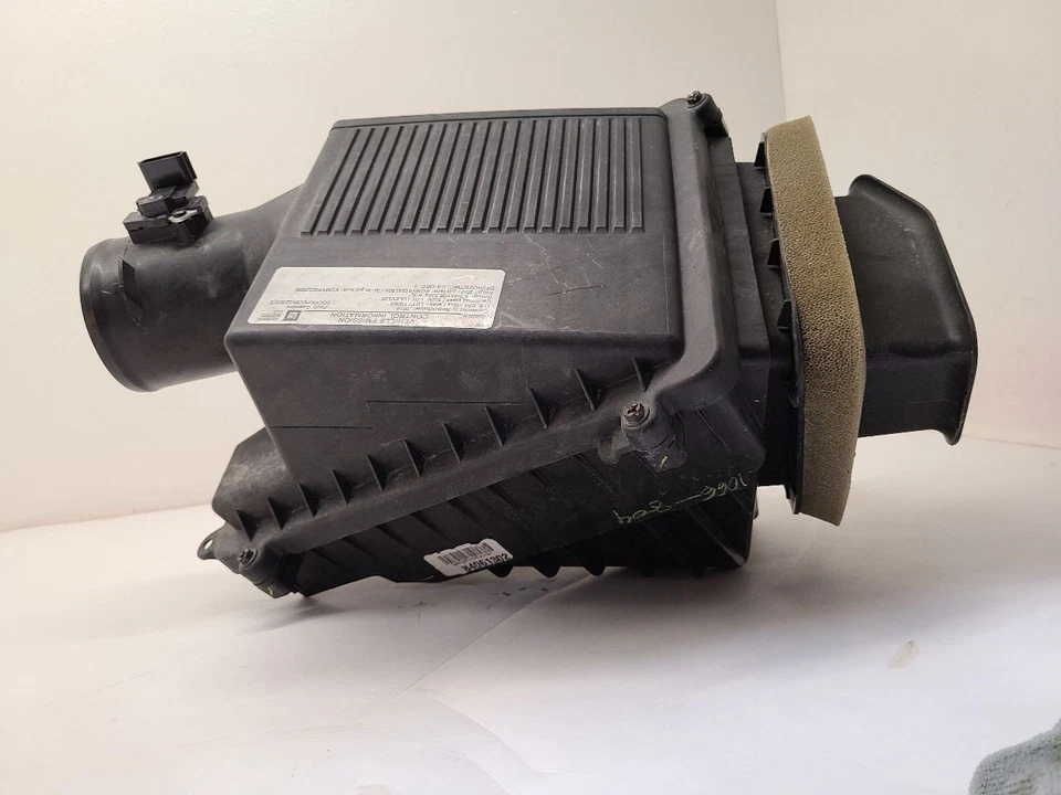 2017 2018 2019 2020 CADILLAC ESCALADE Air Cleaner  - Image 1 of 4