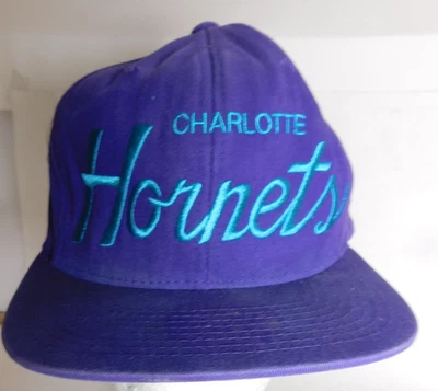 Gorra para mujer Charlotte Hornets Med Snapback Mitchell & Ness Hardwood Classics NBA Foto 1 de 4