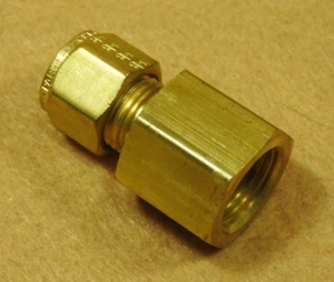 3/8" Tube x 3/8" FNPT Brass Fitting, Parker CPI 6-6 GBZ-B - Lot of 10, New - Picture 1 of 6