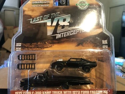 Camión rampa Ford F-350 Greenlight Hollywood 72 1/64 y Falcon XB MAD MAX 1973 Foto 1 de 2