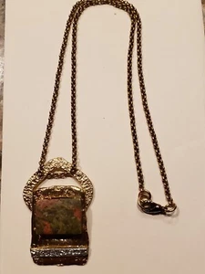 Colgante de 2 5/8" con collar de piedra tono dorado pasarela modernista de diseñador J Jansen - Imagen 1 de 5