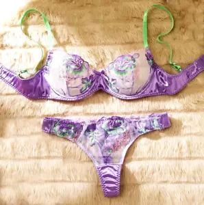 ¡¡¡MÁS ALLÁ DE SEXY!!! JUEGO DE SUJETADOR Y BRAGUITA DE ENCAJE BLANCO BORDADO FLORAL LAVANDA TRANSPARENTE 36D NUEVO CON ETIQUETAS - Imagen 1 de 3