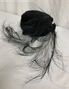 Vintage Women's Milgrim Black Feathers Bow Veil Netting Pillbox Fascinator Hat - Bild 1 von 8
