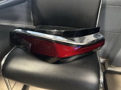 Luz trasera izquierda bmw 740i 2023 Foto 1 de 4