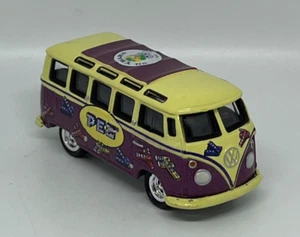 JOHNNY LIGHTNING 1966 VW VOLKSAGEN 23 WINDOW BUS PEZ PURPLE YELLOW METAL BASE - Picture 1 of 8
