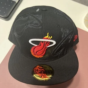 Miami Heat HBC New Era NBA Gorra Sombrero Madera Dura Clásico 59FIFTY Ajustado 7 3/4 Costura - Imagen 1 de 5