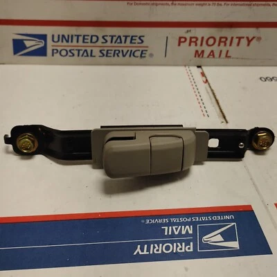 05-15 AJUSTADOR DE ALTURA CINTURÓN DE SEGURIDAD DELANTERO O TRASERO/IZQUIERDO O DERECHO NISSAN XTERRA OEM Foto 1 de 4