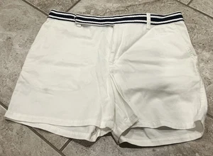 Tommy Hilfigers Damengröße 10 flache Gürtelshorts weiß neu mit Etikett - KOSTENLOSER VERSAND! - Bild 1 von 6