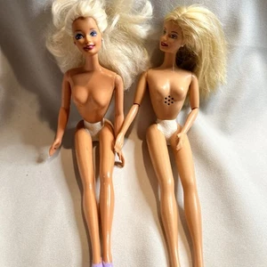 Mattel Juego de 2 Muñecas Barbie 1966 con Brazos Flexibles y Ropa Interior Blanca - Imagen 1 de 15