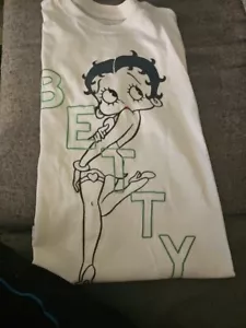 Women’s Betty Boop Club Tee NWT Size MED Beige Threaded Print One Sided - Picture 1 of 1