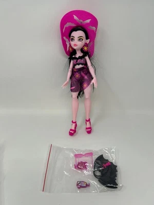 Muñeca Monster High Scare-adise Island Draculaura con traje de baño, pareo y playa Foto 1 de 4