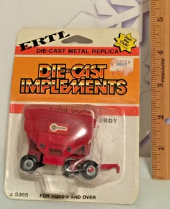 Ertl #9365 Wagon - Maßstab 1:64 Die-Cast Anbaugeräte in PKG (U61) - Bild 1 von 6