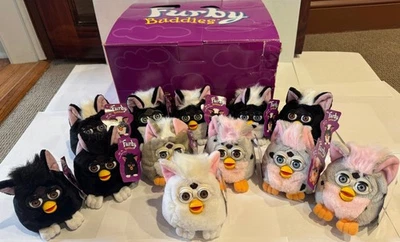 Lote de 12 juguetes de peluche vintage 1999 Furby Buddies Tiger Beanbag con caja de exhibición RARO Foto 1 de 4