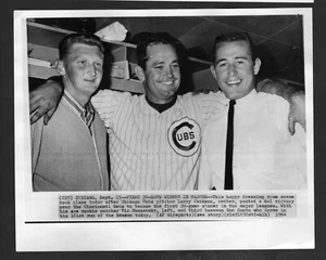 1964 Pressefoto, Ron Santo & Larry Jackson, First 20 Game Winner Chicago Cubs - Bild 1 von 2