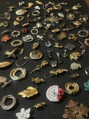 Vtg/Now Costume Jewelry Brooch Lot. MCM-Figural-Art Deco Collection 90+ Pc - Image 1 of 4