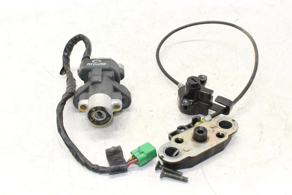 01-05 Juego de llaves de encendido Suzuki Bandit 1200 GSF1200S con bloqueo de asiento, SIN LLAVE Foto 1 de 4