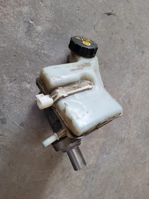 Volvo V50 S40 C70 C30 Brake Master Cylinder 2010 -2012 Only - Image 1 of 2