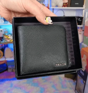 Prada Black Saffiano Leather Men’s Bi-Fold Wallet w/Box & Authenticity Card - Picture 1 of 13
