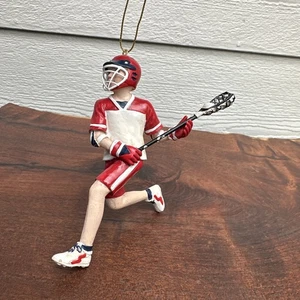 Kurt Adler Lacrosse Boy Figure Resina Decorazione Natalizia Rosso con Etichetta Originale -NOB - Foto 1 di 10