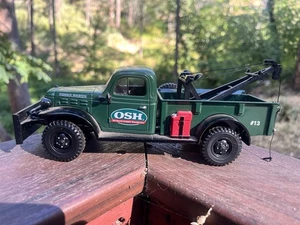 Ertl Collectibles OSH 1946 Dodge Power Wagon 1:25 Die Cast Green Truck 2004 #13 - Picture 1 of 7