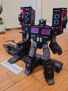 Hasbro Transformers Legacy Velocitron Speedia 500 Scourge with trailer only - Picture 1 of 8