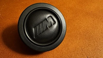Botón de bocina de cuero MOMO renombrado para BMW M3 2002 e34 e30 e28 e38 e36 e46 e90 Foto 1 de 4