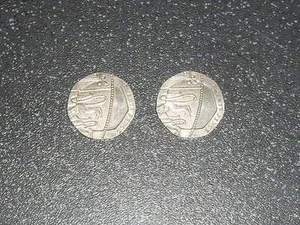 2 Genuine Rare Undated 20p Coin Royal Mint Error Coin no date 20 pence mule. - Picture 1 of 6