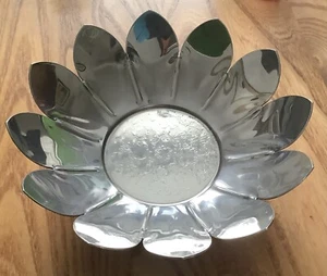 Stunning Silver Plated Raised Trinket Fruit Bowl Dish. Flower Design. - Picture 1 of 6