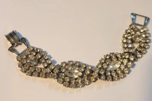 Brazalete torcido vintage de diamantes de imitación circonita cúbica transparente tono plata mediados de siglo de los años 50 - Imagen 1 de 15