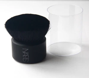NARS KABUKI BOTAN BRUSH #20 FULL SIZE (L = 2.5" x D = 2") BLACK BRAND NEW NO BOX - Picture 1 of 1