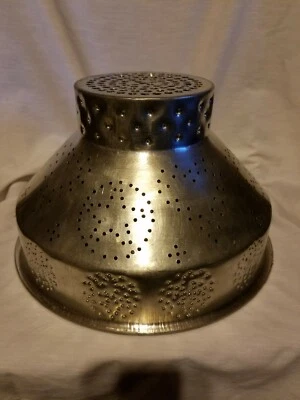 Lámpara de techo casera perforada con patrón de corazón de estrella de hojalata  Foto 1 de 4