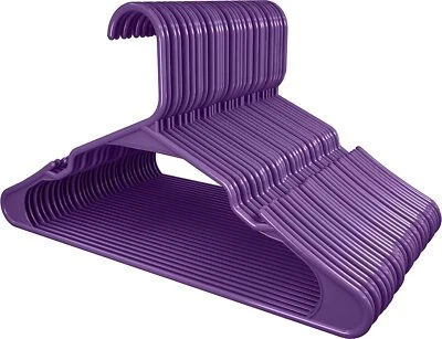 Perchas de plástico ligeras ahorrando espacio paquete de 30 y 50 perchas Utopia Home Foto 1 de 4